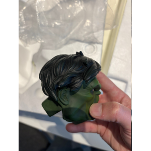 Marvel Premium Format The Incredible Hulk - DAMAGED