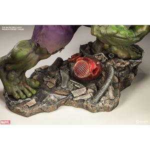 Marvel Premium Format The Incredible Hulk - DAMAGED