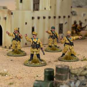 Italian Paracadutisti Platoon Commanders (resin) (4)
